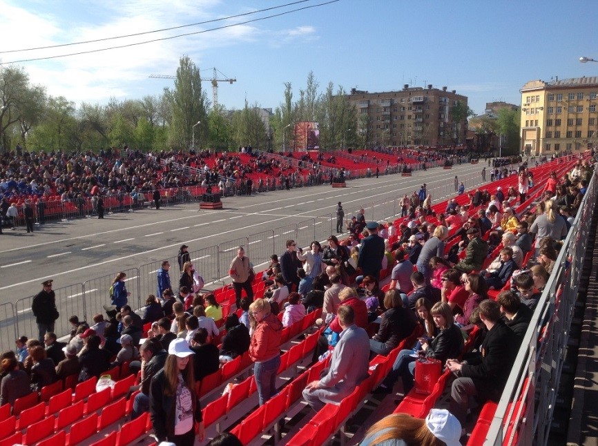 Участие студентов, сотрудников и преподавателей ПГСГА в Параде Победы на площади имени В.В. Куйбышева 9 мая 2015 года