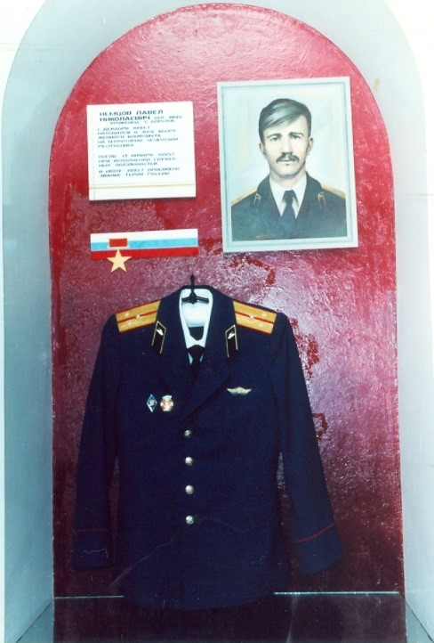 Парадная форма Павла Немцова, экспонат краеведческого музея, 2004 год